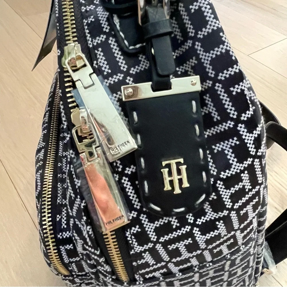 Backpack - Picture 3 of 6